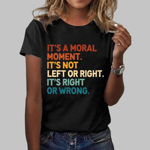 This is Not a Left or Right Moment This is a Right or Wrong Moment Print Casual T-Shirt